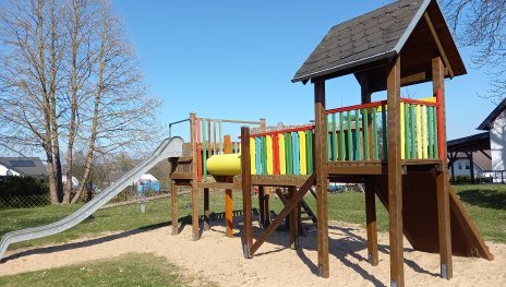 Spielplatz mit Rutsche | &copy; C. Vogt