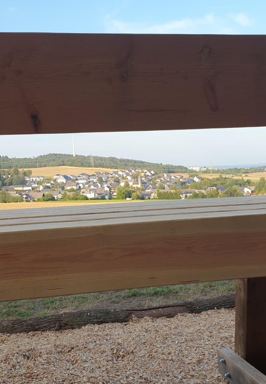 XXL Bank mit Weitsicht | &copy; Geminde Laudert