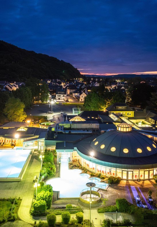 R&ouml;mer-Thermen Luftaufnahme in D&auml;mmerung | &copy; Dominik Ketz
