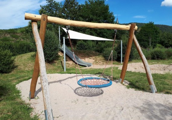 Schaukel 2 | © Gemeinde Spay, Thomas Becker Schaukel 2 | © Gemeinde Spay, Thomas Becker