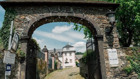 Eingang zur Abtei Rommersdof | &copy; Zimpfer_Photography