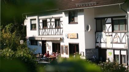 Meisenhof | &copy; Uwe S&ouml;hngen