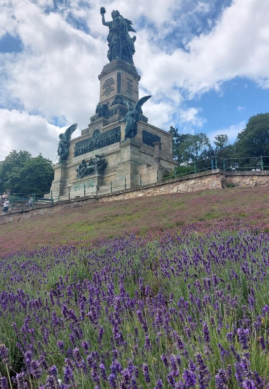 Niederwalddenkmal im Sommer | &copy; Rheingau-Taunus Kultur und Tourismus GmbH