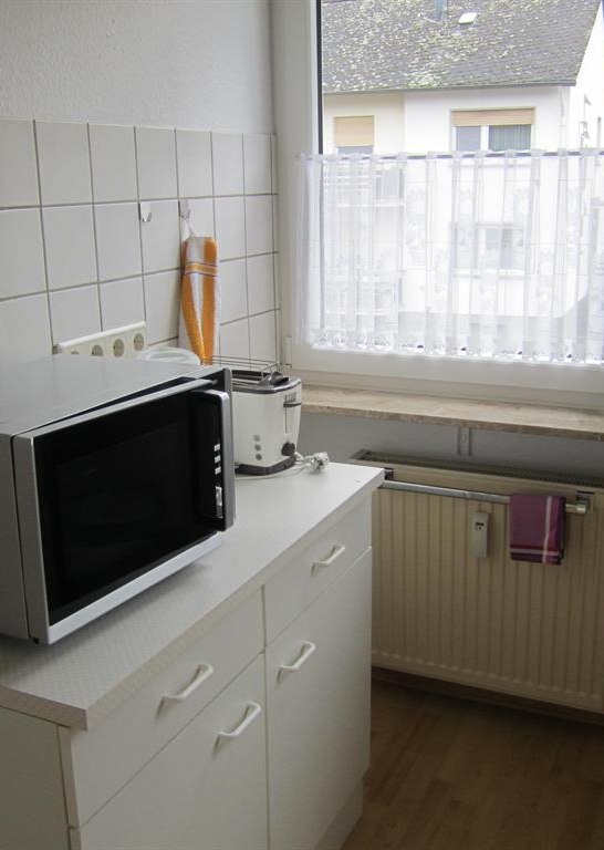 FeWo Veronia, Küche, Mirkowelle, Fenster | © HW