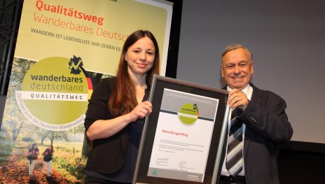 Urkundenübergabe auf der Urlaubsmesse CMT 2023 | © Romantischer Rhein Tourismus GmbH Urkundenübergabe auf der Urlaubsmesse CMT 2023 | © Romantischer Rhein Tourismus GmbH