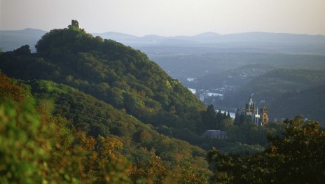 Drachenfels und Schloss Drachenburg | &copy; Klaus-Peter Kappest, Mittelrhein
