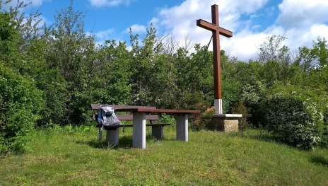 Wegekreuz mit Picknickbank | © E. Bender Wegekreuz mit Picknickbank | © E. Bender