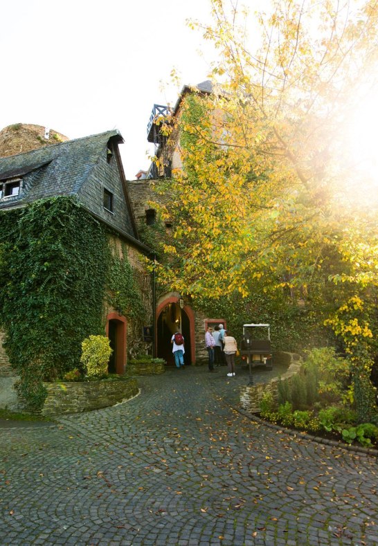 Sch&ouml;nburg Innenhof | &copy; Henry Tornow/Romantischer Rhein Tourismus GmbH