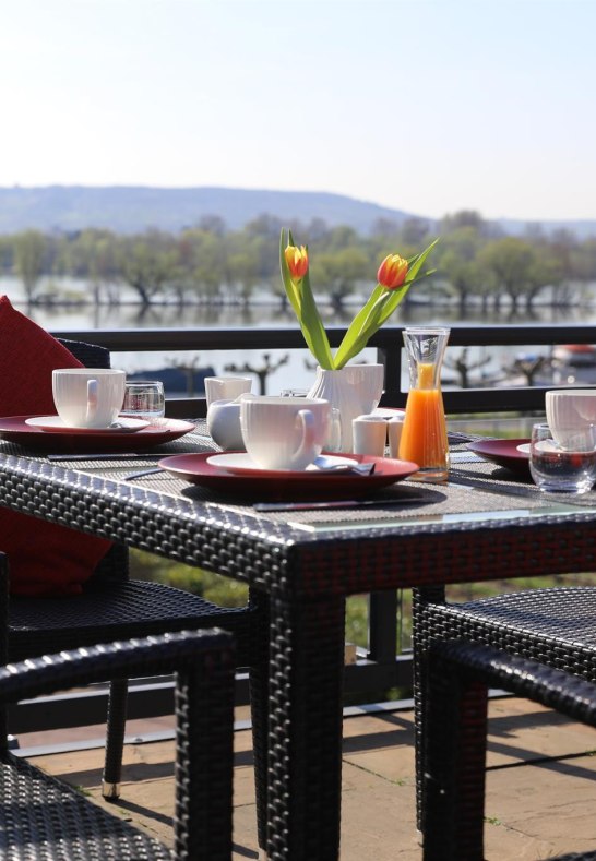 Frühstücken auf der Terrasse | © Nägler's Fine Lounge Hotel