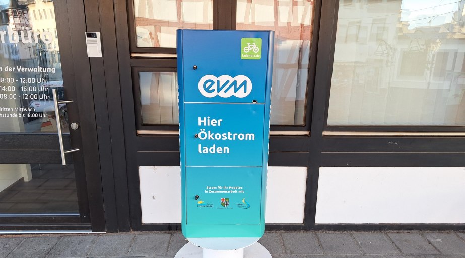 Ladestation f&uuml;r E-Bikes | &copy; Tourist-Information Erlebnis Rheinbogen