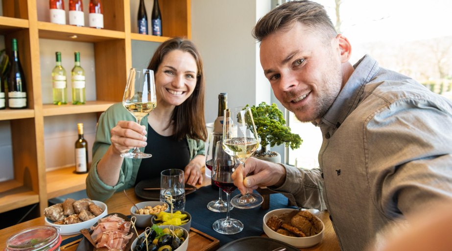 Vinothek Detail | &copy; Rheinhessen Touristik &copy; Dominik Ketz