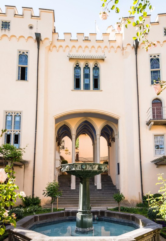 Stolzenfels Pergolagarten Brunnen | © Rheinland-Pfalz Tourismus GmbH / Dominik Ketz