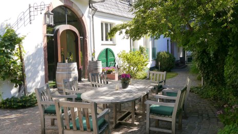 Innenhof Weingut | &copy; Weing&uuml;ter Wegeler