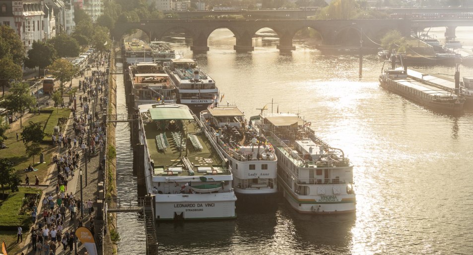 Schiffe mit Balduinbrücke im Hintergrund | © Koblenz-Touristik GmbH / Dominik Ketz Schiffe mit Balduinbrücke im Hintergrund | © Koblenz-Touristik GmbH / Dominik Ketz