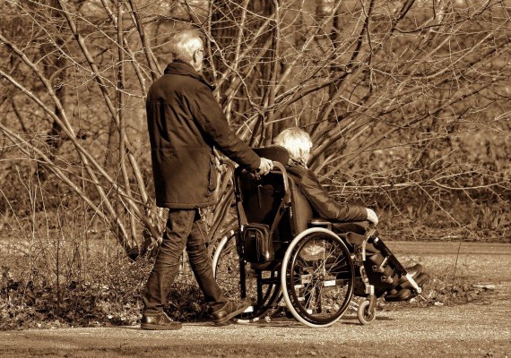 F&uuml;rsorge | &copy; Mabel Amber, still incognito... auf Pixabay