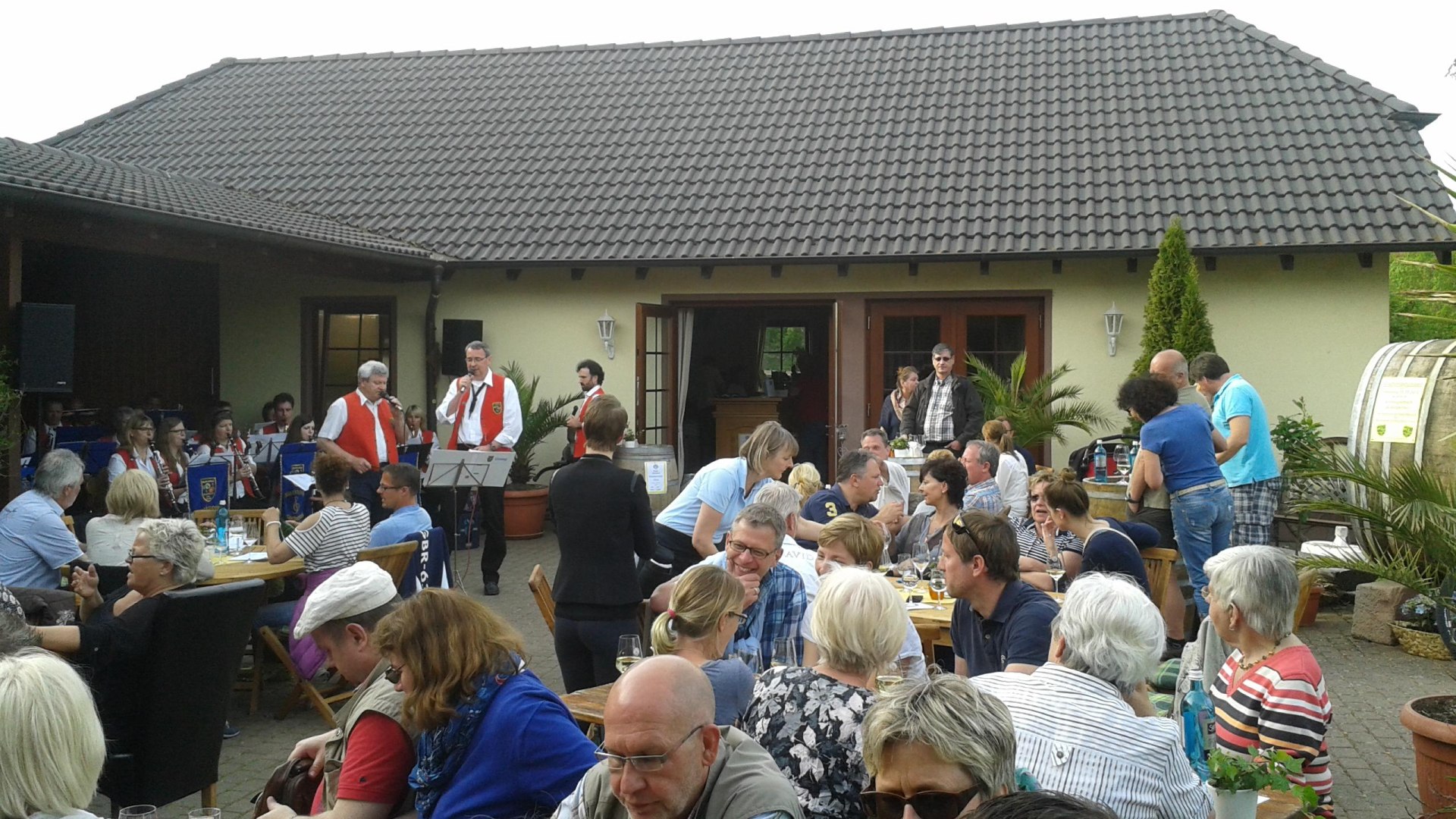 20150426_180610 | &copy; Weingut Hans Bausch