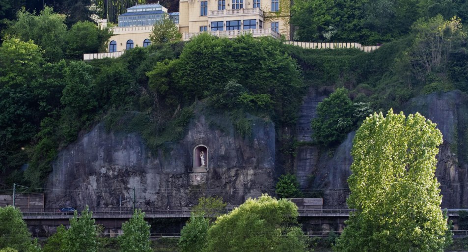 Schloss Marienfels vom Rhein aus gesehen | © Werbeagentur Knopf/RRT