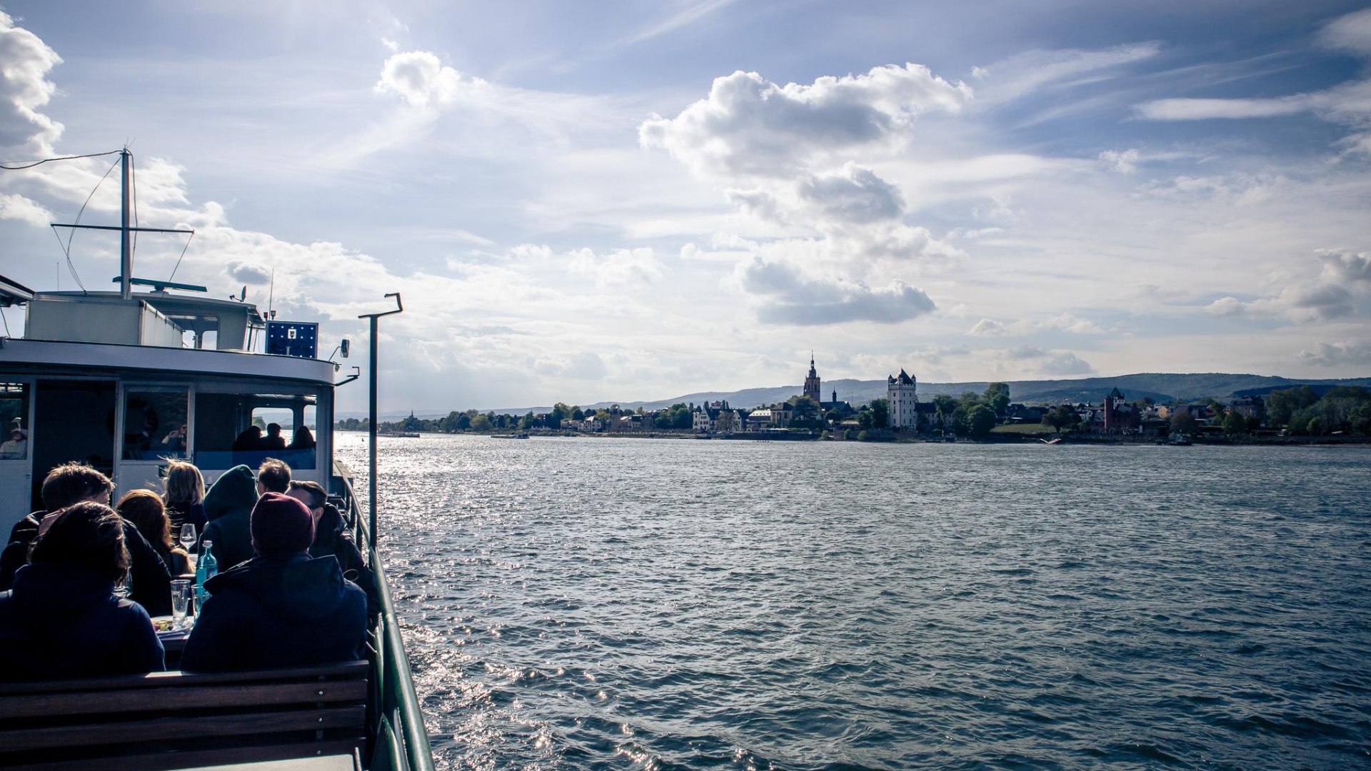 schwimmende Weinprobe 2 | &copy; RTKT