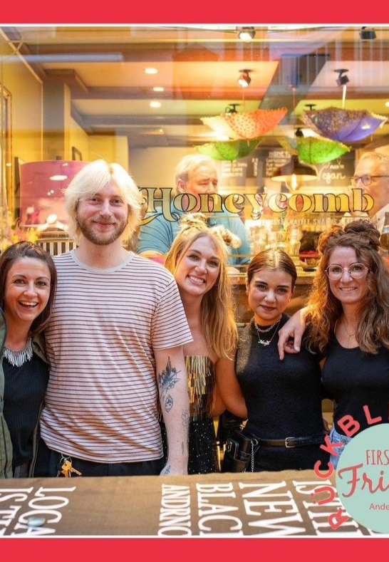 Honeycomb 5 | © Anna & Eva Törtlichkeiten GbR Honeycomb 5 | © Anna & Eva Törtlichkeiten GbR