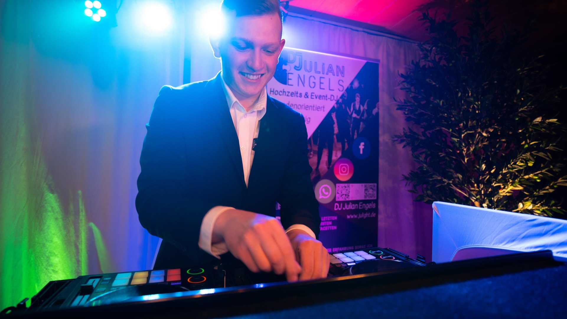 DJ1 | &copy; Julian Engels