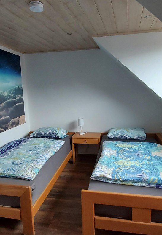 Liebenstein Schlafzimmer rechts mit Balkon | &copy; Heimes