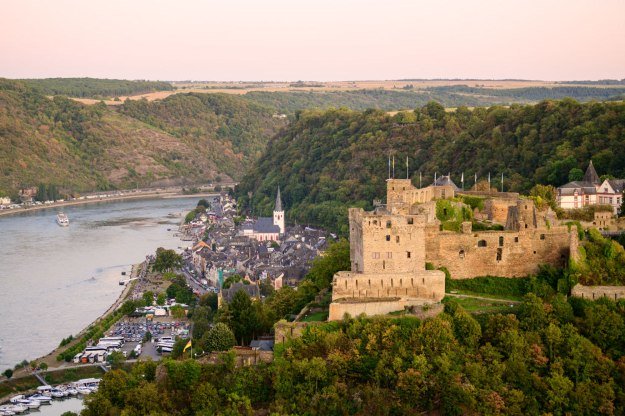 Burg Rheinfels in the evening light | © Dominik Ketz / Rheinland-Pfalz Tourismus GmbH