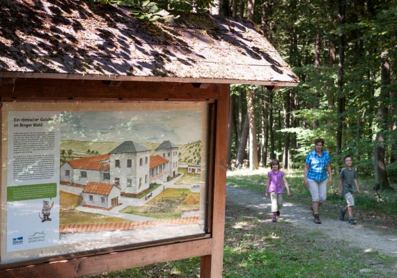 Familie bei Villa Rustica | © Quelle Stadt Bingen Foto Martin Kämper Familie bei Villa Rustica | © Quelle Stadt Bingen Foto Martin Kämper