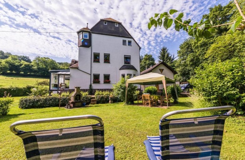 Haus & Gartenansicht | &copy; Annel Pitzen