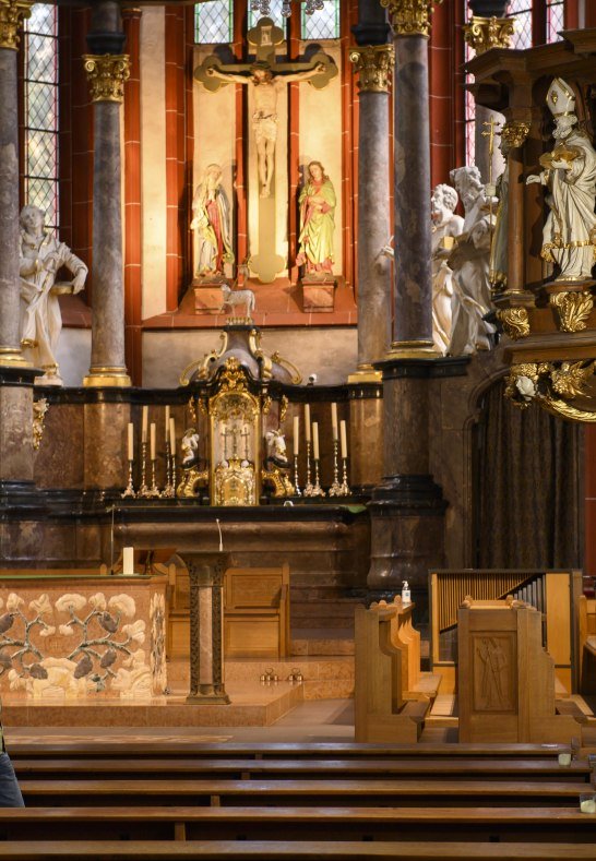 St. Martin Kanzel und Hochaltar/Bild Bingen | &copy; Peter Kappest