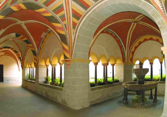 Kreuzgang mit Brunnenhaus | © Agentur Moog Kreuzgang mit Brunnenhaus | © Agentur Moog