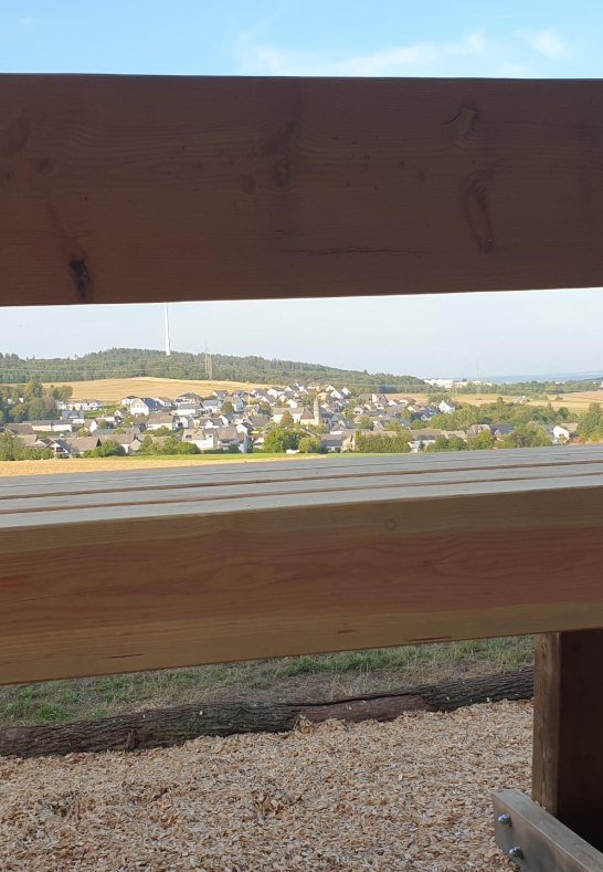 XXL Bank mit Weitsicht | &copy; Geminde Laudert