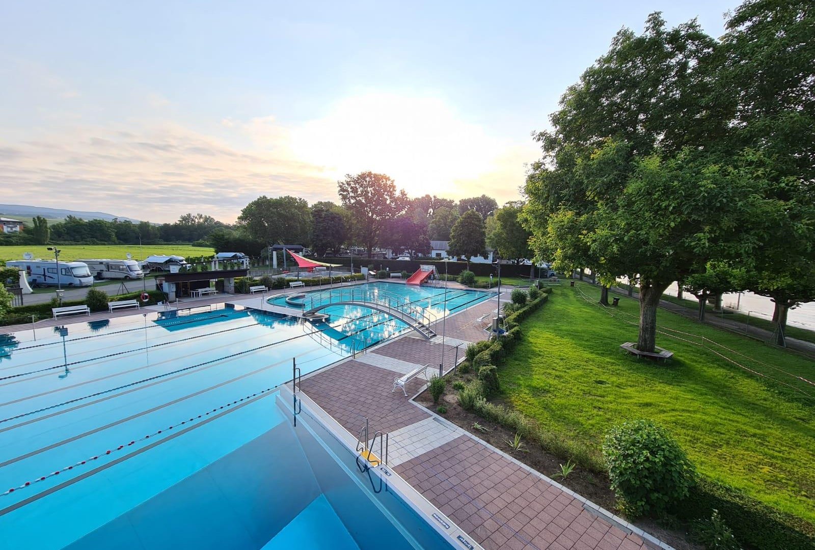 Blick auf das Asbach-Bad | © Asbach-Bad Blick auf das Asbach-Bad | © Asbach-Bad